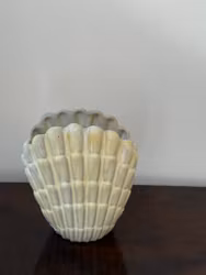 Vicke Lindstrand Shell Vase in Creamy Tones by Upsala Ekeby, 1950s.