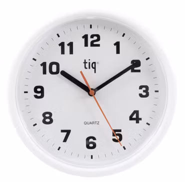 Tiq väggklocka helt i plast, 24,5 cm - 101307
