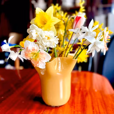 Vas vågig kant gul/ockra