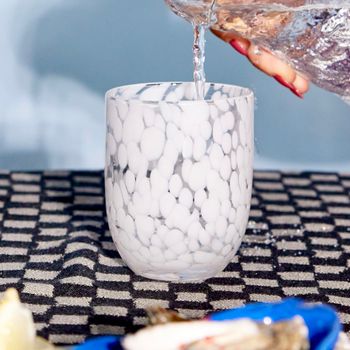 Glas ”Messy” vit Byon