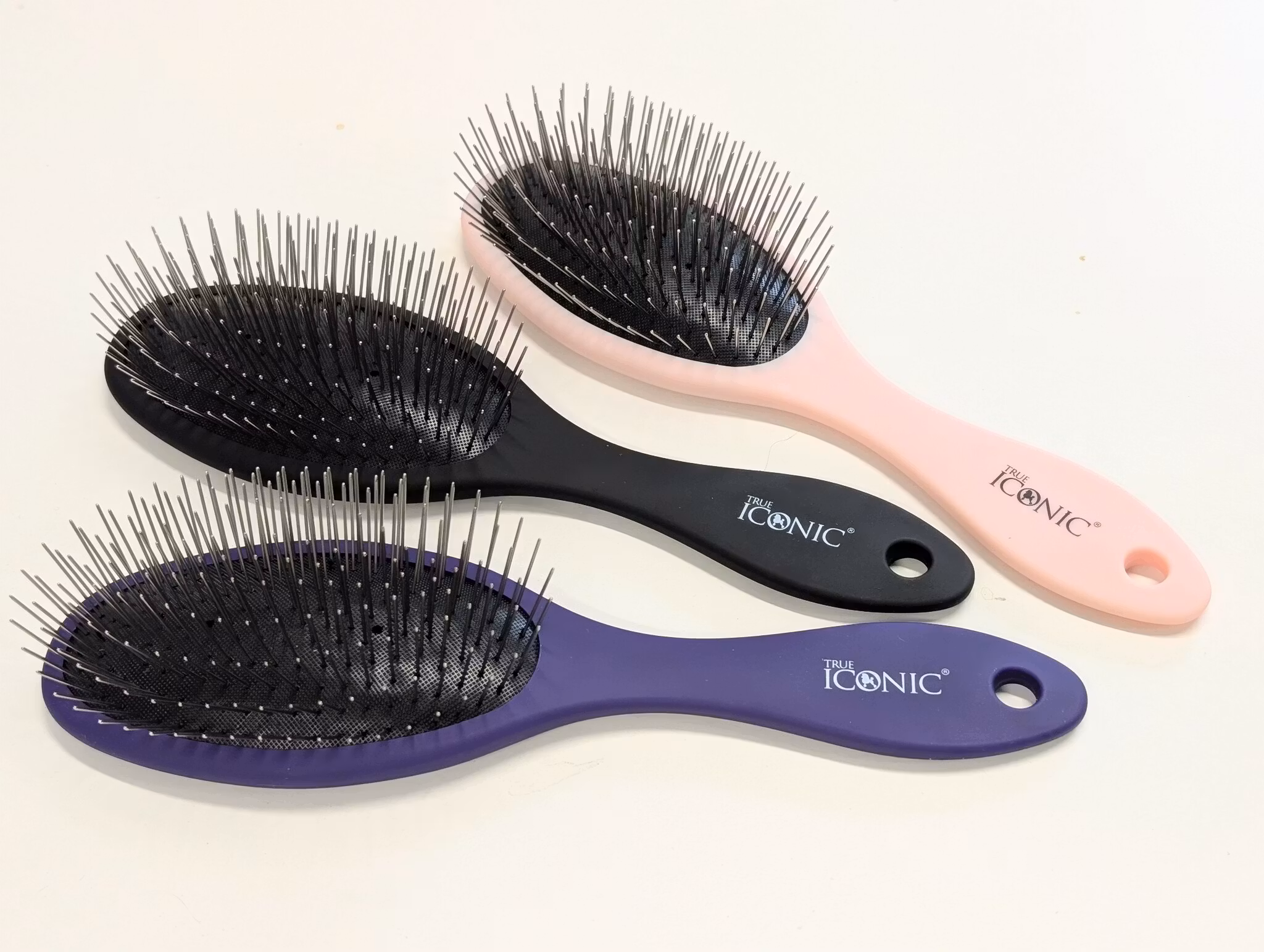 True Iconic Aglow Pin Brush