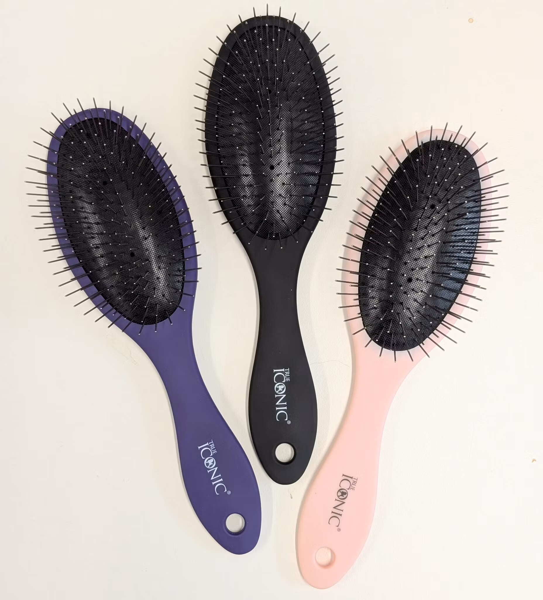 True Iconic Aglow Pin Brush