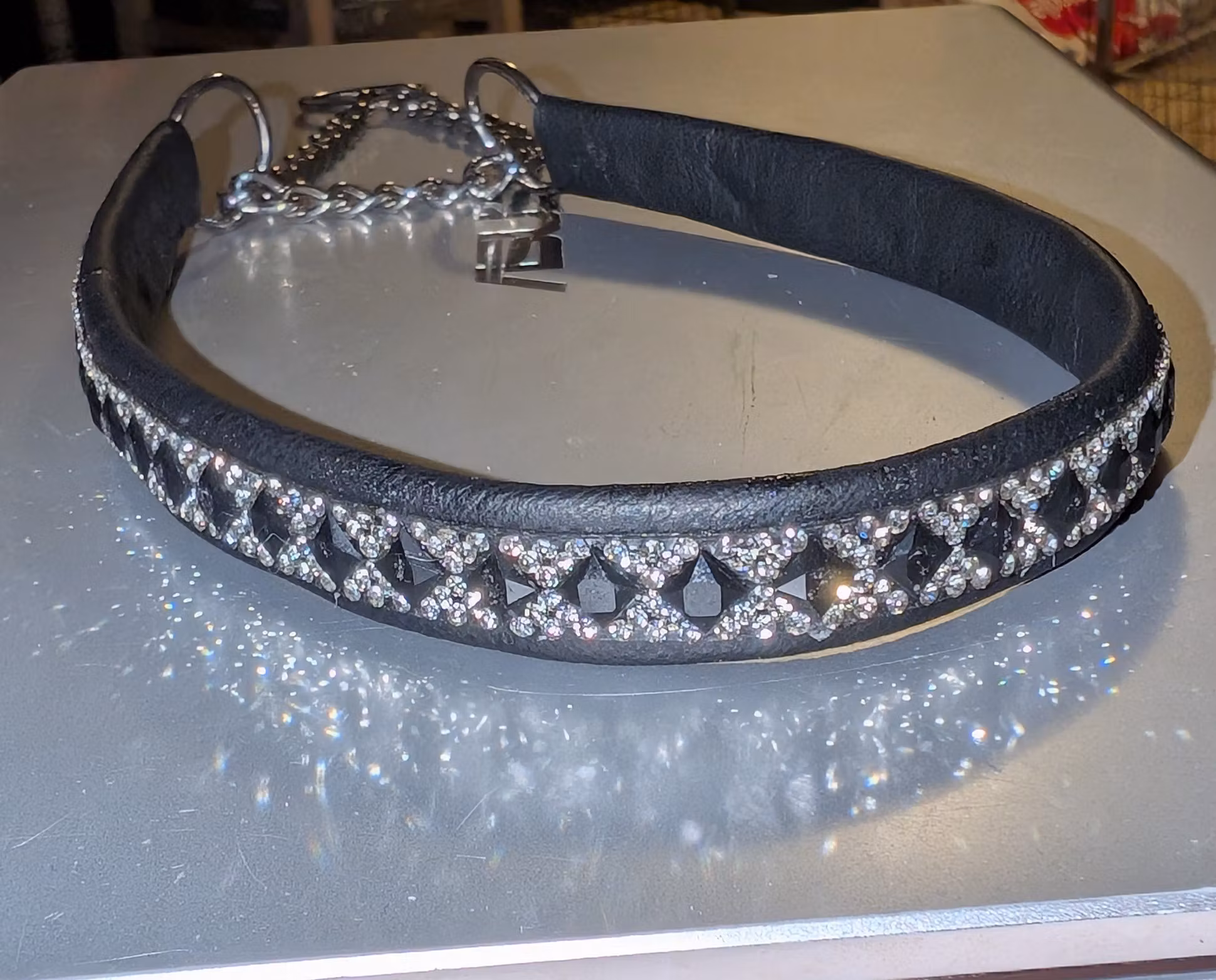 Glitterhalsband för mellanstora hundar