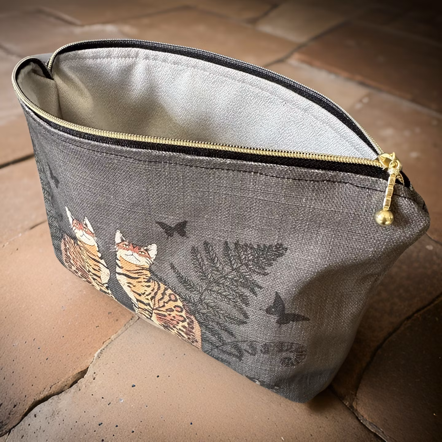 Necessär cats gold and gray (L)