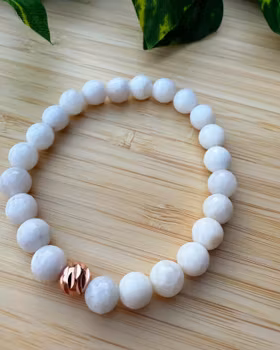 Månstens armband med kopparfärgade pärla (8 mm)