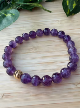 Lila ametists armband med guld pärla (8mm)