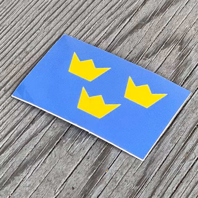 Sticker Three Crowns Morale seen from an angle