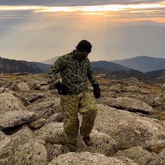 Running Jacket M90 MI as outler layer on hike in the Australian mountains