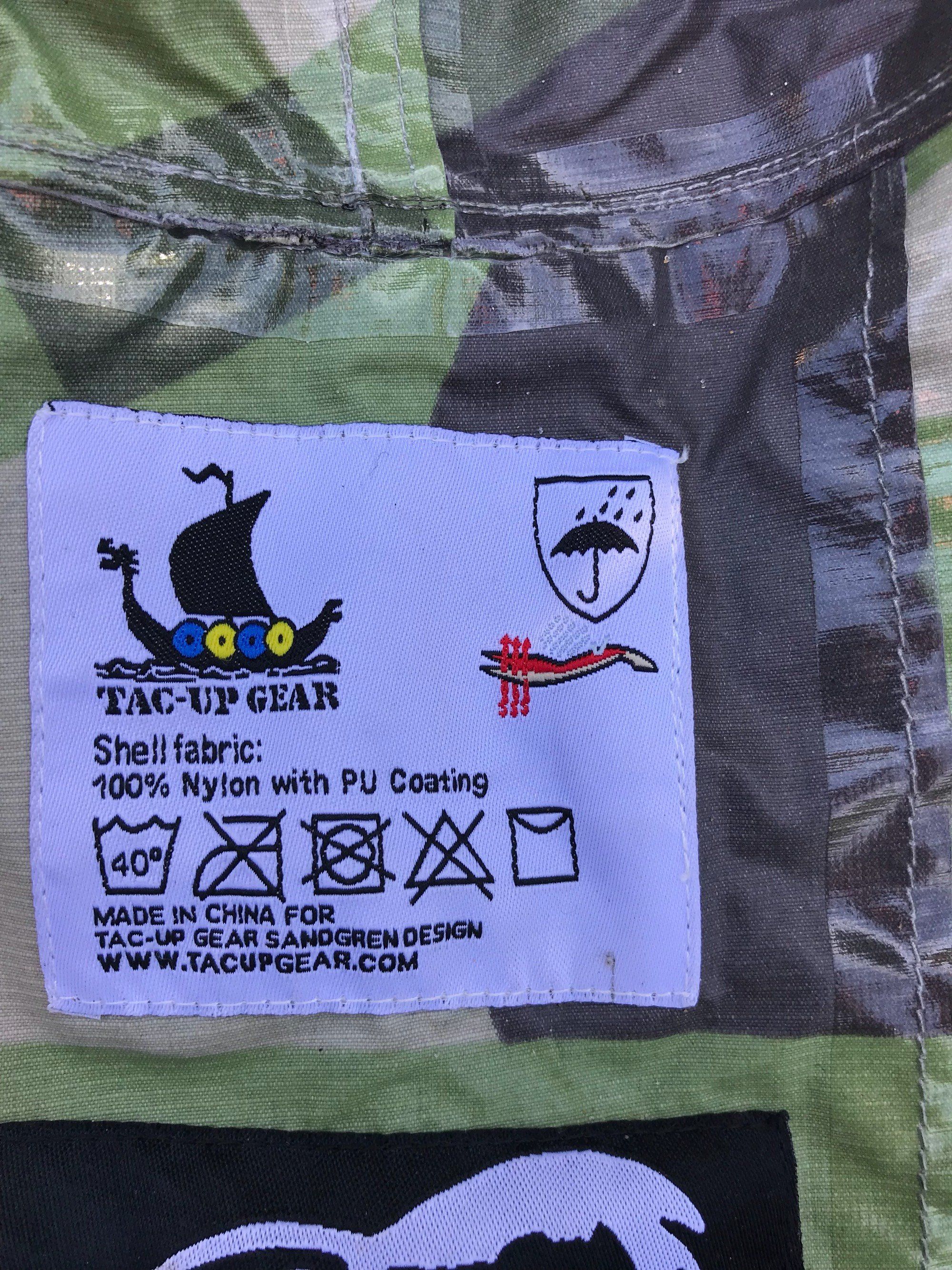 Inside label on a Tarp Poncho M90.