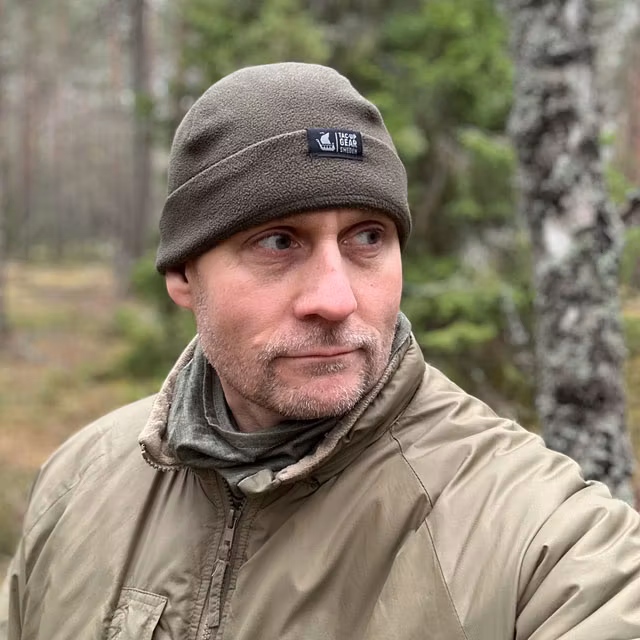 Beanie Fleece Green from TAC-UP GEAR seen in the green forest on a model