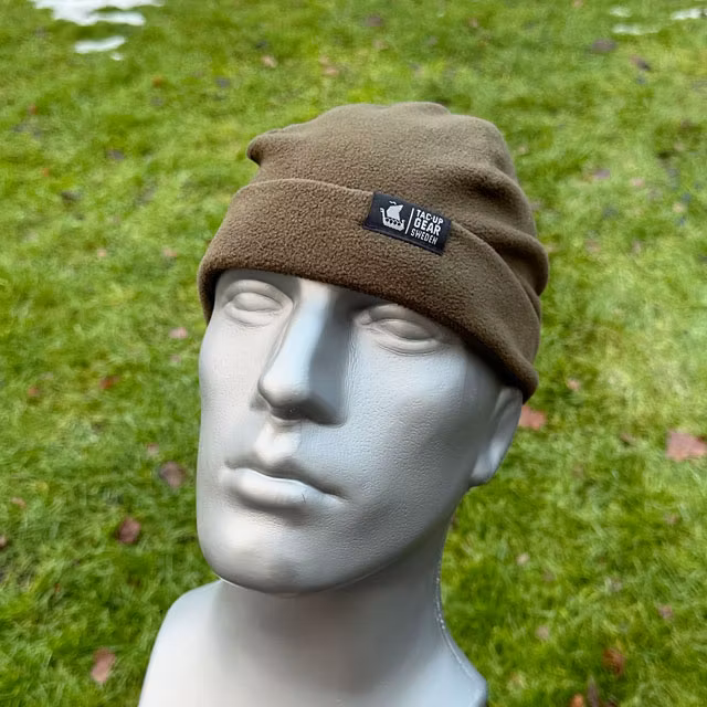 Beanie Fleece Green from TAC-UP GEAR seen from the front on a model