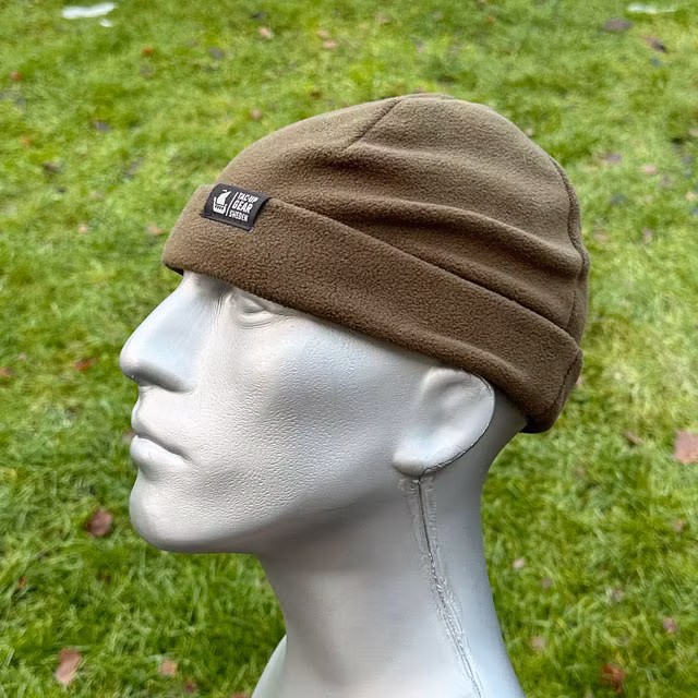 Beanie Fleece Green from TAC-UP GEAR seen at an side angle on a model