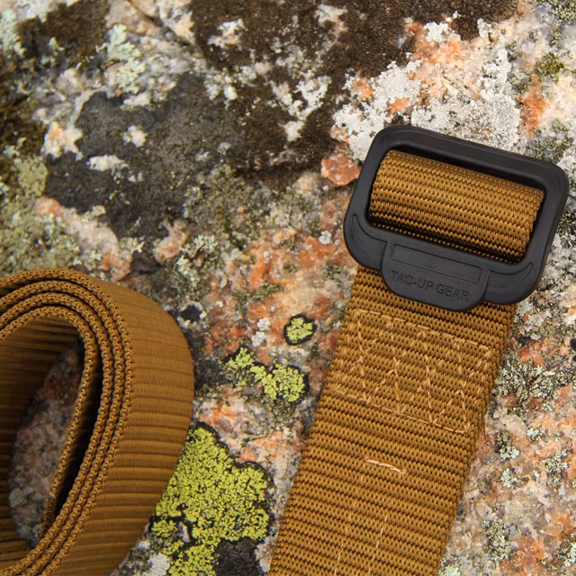 Lava and Expedition Belt Coyote on photo.