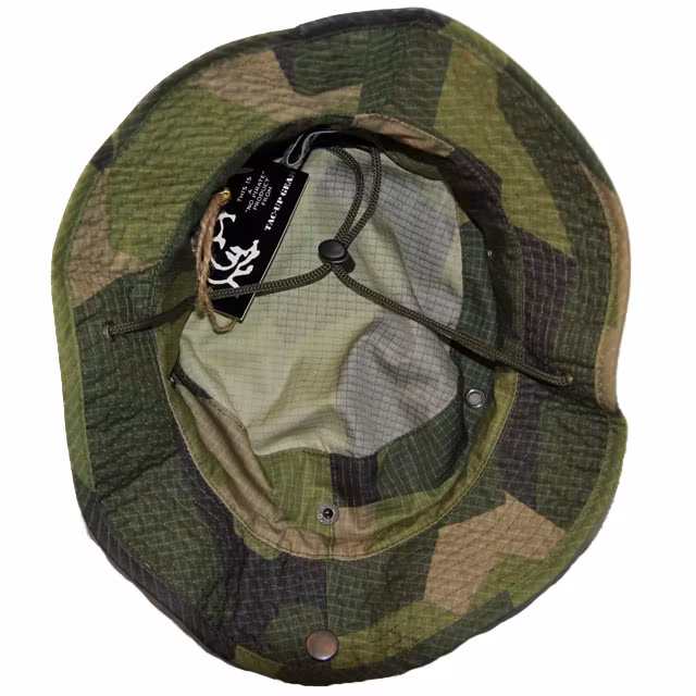 Inside the skull of a Boonie Hat M90.