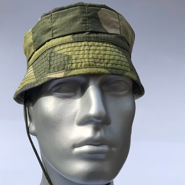 Front view of Mannequin wearing a Bush hat M90.