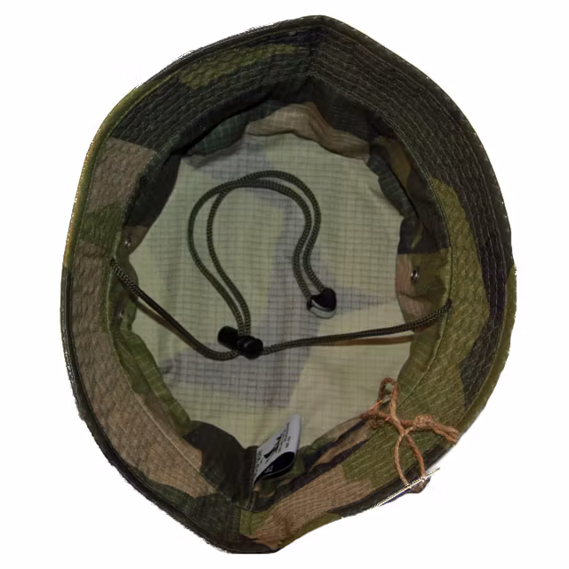 Inside skull area on a Bush hat M90.