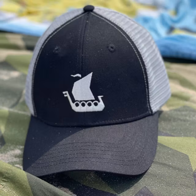 Mesh Cap Black and Grey on a Tarp Light M90 on the beach