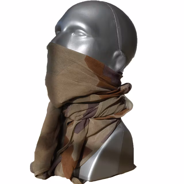 Mannequin wearing a Desert Scarf M90K.