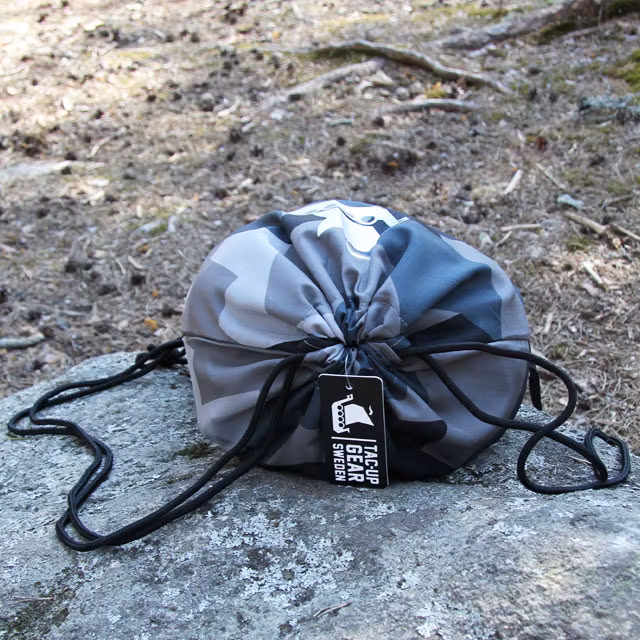 Showing the opening in closed position on a Drawstring Sports Bag M90 Grey