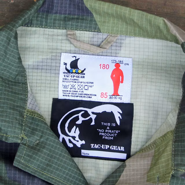 Labels inside a Field Shirt M90.