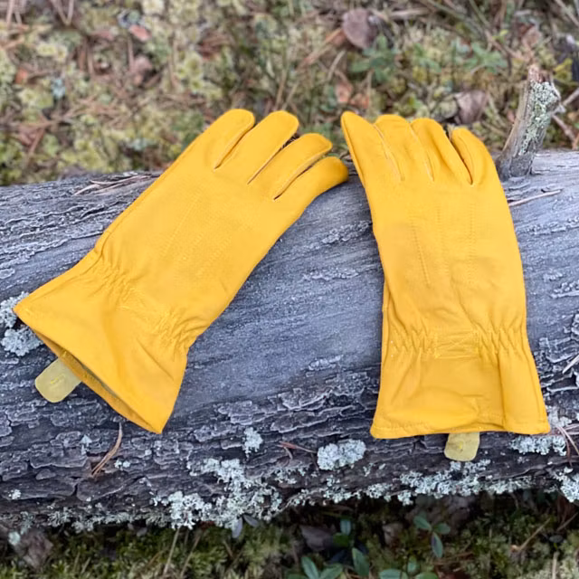 Seen from above a pair of Bushcraft Leather Glove Cavalry from TAC-UP GEAR