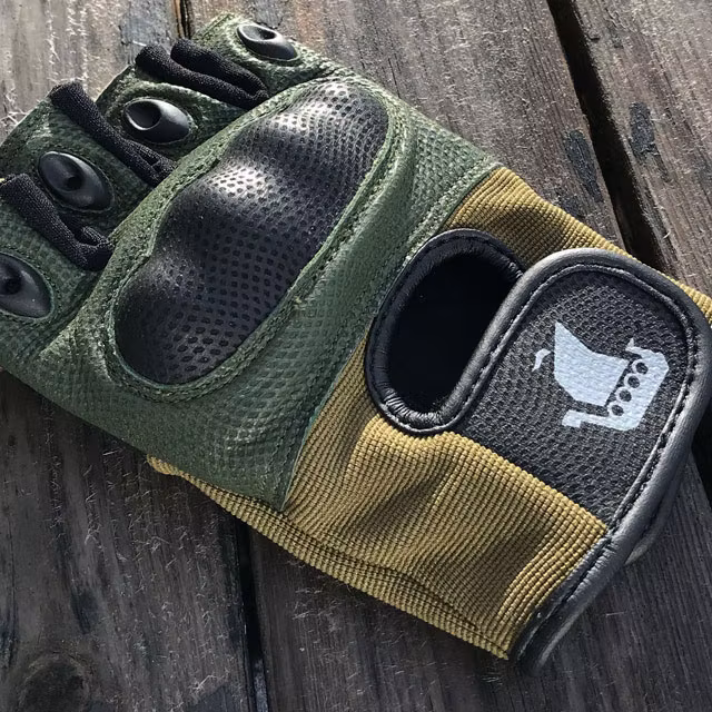 Close up on a Short Finger Tactical Glove Green.