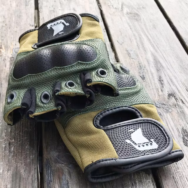 Finger ventilation on Short Finger Tactical Glove Green.