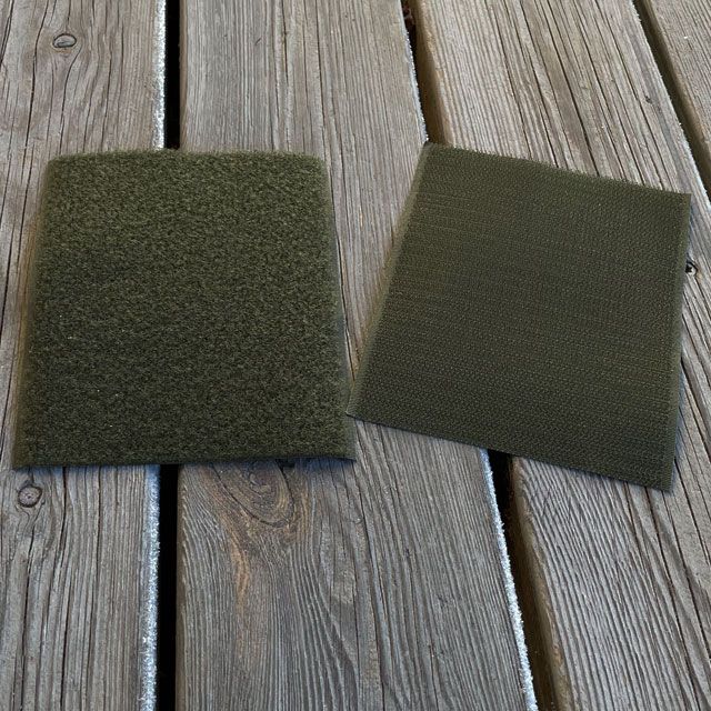 Kardborre Panel 10x13 Green from TAC-UP GEAR seen from an angle showing both the hook and loop part