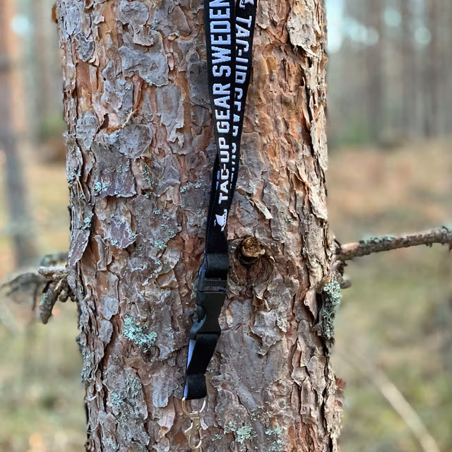 Lanyard Black/White with a tree as backgound