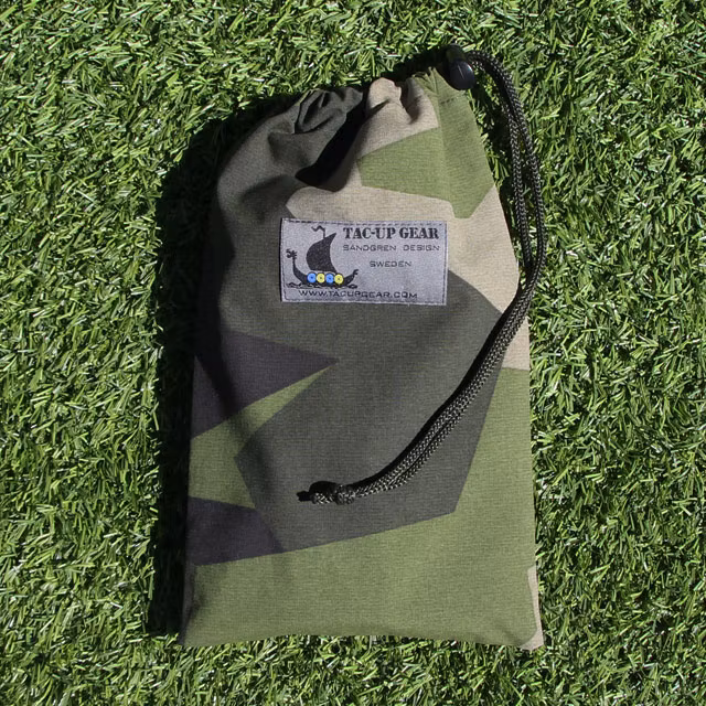 Mini Bag WR M90 in the sun laying on the grassy ground for photoshoot.