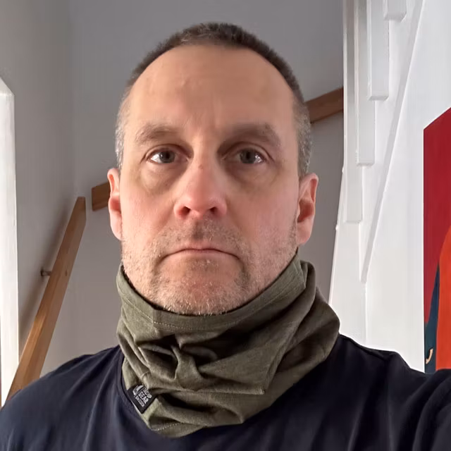 A Neck Tube Merino Wool Green from TAC-UP GEAR worn around the neck