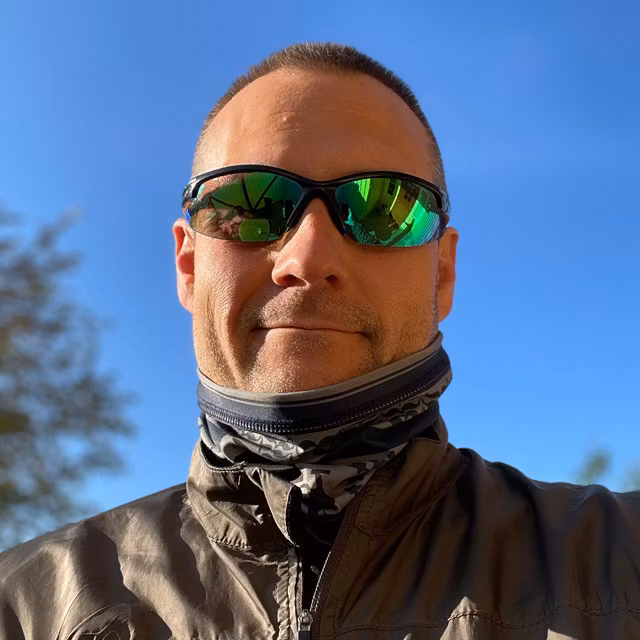 A Neck Tube Shemagh Navy Grey from TAC-UP GEAR worn around the neck