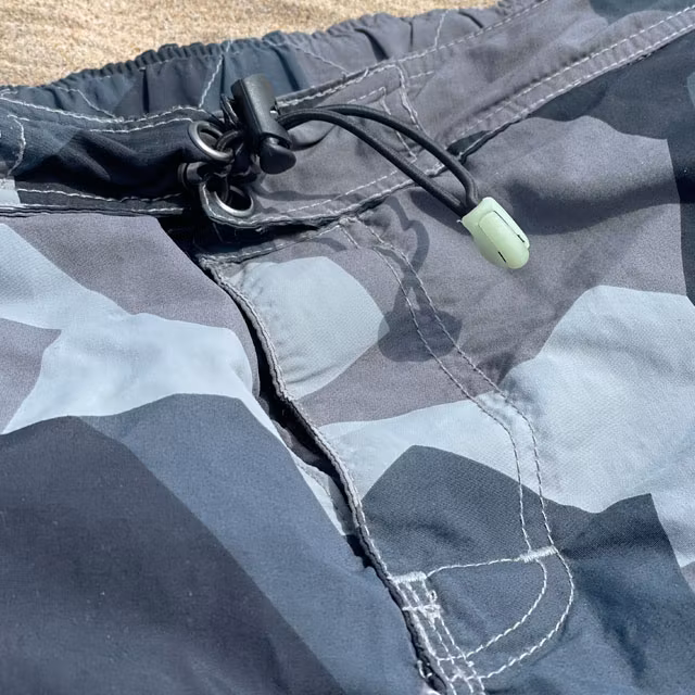 NEPTUNE Shorts M90 Grey cord lock and elastic string with glow in the dark cord end