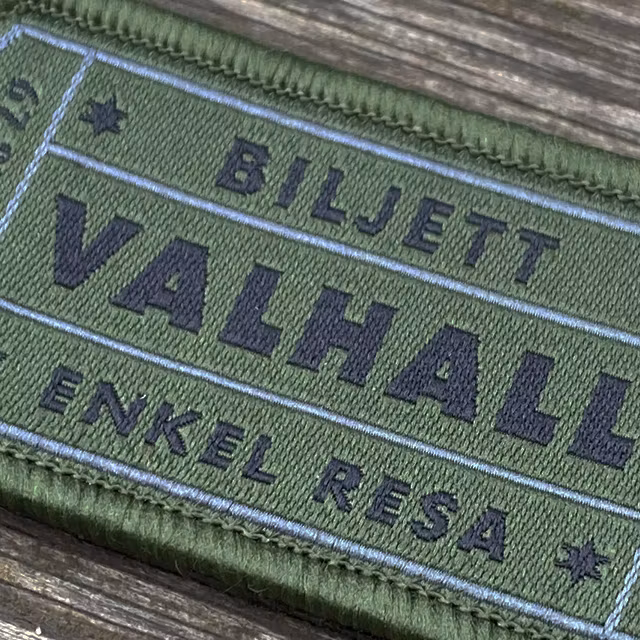 En närbild på en Biljett Valhall Militärgrön