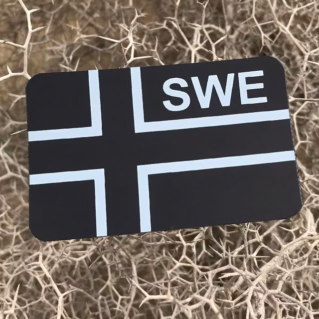 IR - SWE Flagga IFF Svart/Grå.