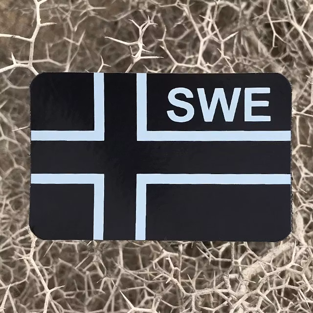IR - SWE Flagga IFF Svart/Grå.