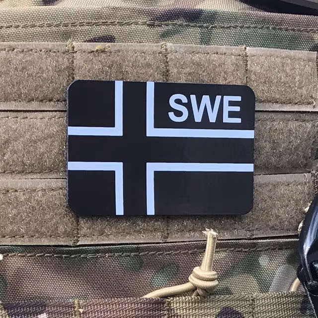 IR - SWE Flagga IFF Svart/Grå.