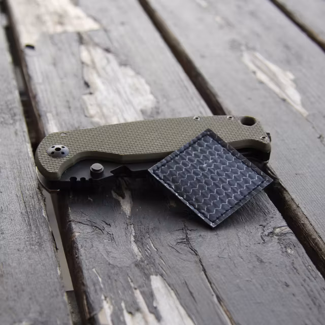 A knife is used as size comarison together with a IR Tactical Glint Square - 4 cm.