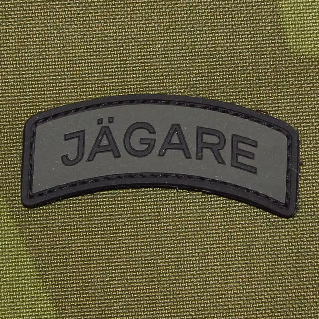 M90 camouflage background and a JÄGARE Black/Green/Black PVC Patch.