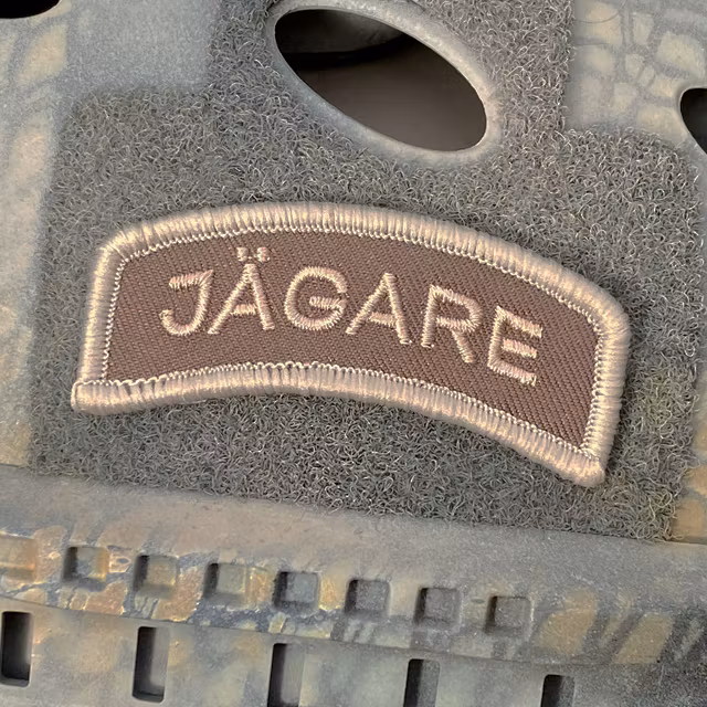 JÄGARE Desert Hook Patch mounted on an OpsCore Helmet