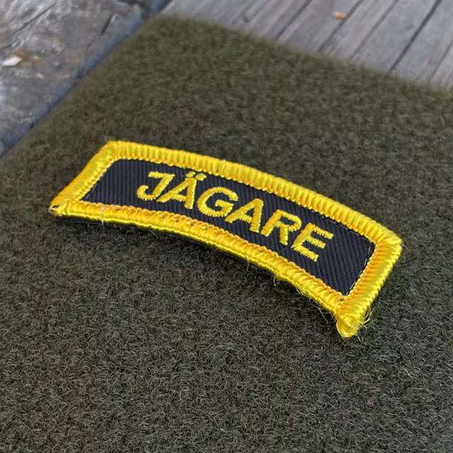 JÄGARE Hook Patch Yellow/Black/Yellow seen from an angle