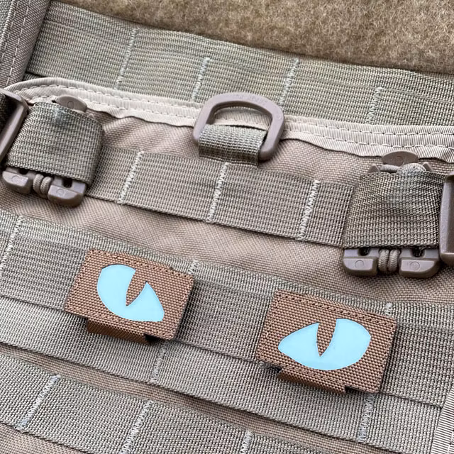 A pair of Lynx Glow Eyes Brown Hook Tube on a FAST Pack Litespeed in Coyote brown from Triple Aught Design