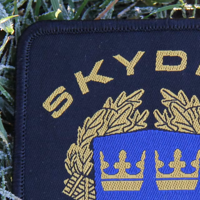 Närbild på ett Skyddsvakt tygmärke kardborre Svart.