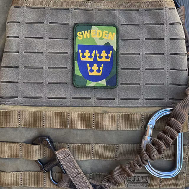 A Sweden Hook Patch M90 from TAC-UP GEAR seen full front mounted on 5.11 plate carrier