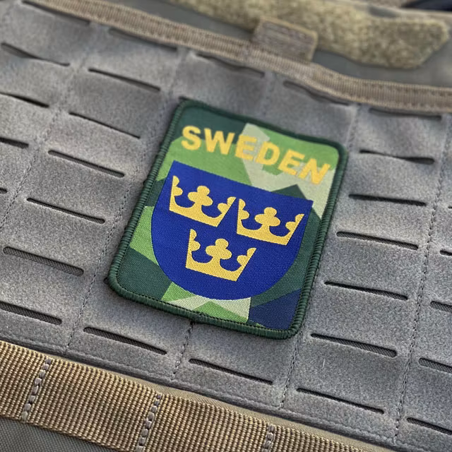 A Sweden Hook Patch M90 from TAC-UP GEAR seen mounted on 5.11 plate carrier