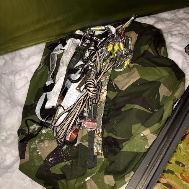 Rucksack Cover M90 on the snow