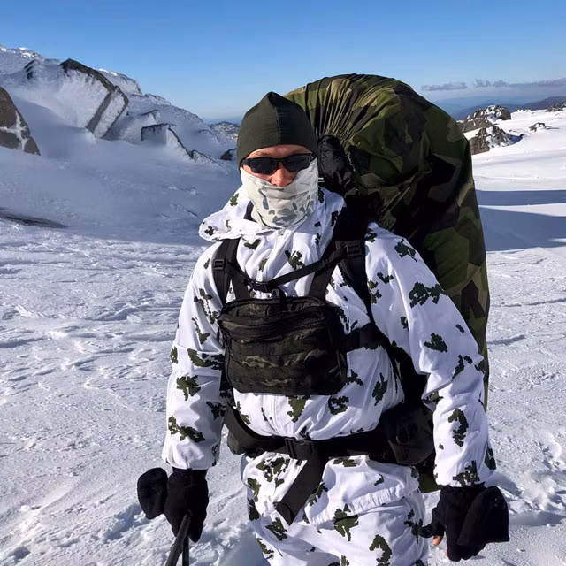 Rucksack Cover M90 worn in snowy conditions