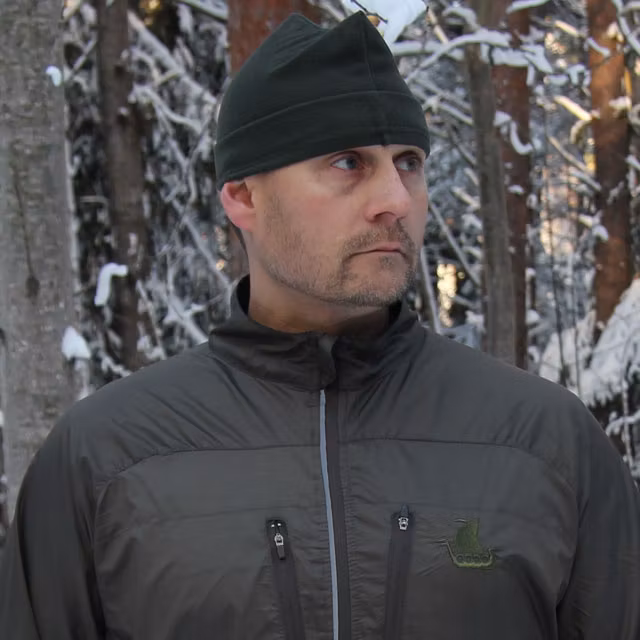 Excellent windbreaker and keeper of warmt even in winter scenery is the Running Jacket Green.