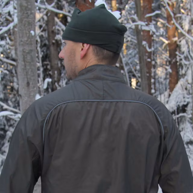 Upper part seen from behind of a Running Jacket Green.