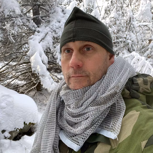 Scrim Net Scarf White Moss worn around the neck in winter scenery
